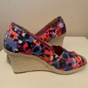 Toms wedge heels size 7.5. Worn once! New!